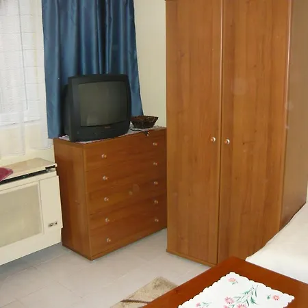 Galagonyas Apartment *
